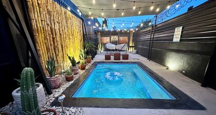 Tropical House Leon | Private Pool, Hammock Patio & Lounge