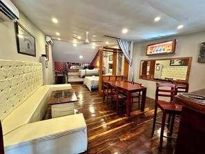 3 bedrooms, desk, free WiFi, bed sheets