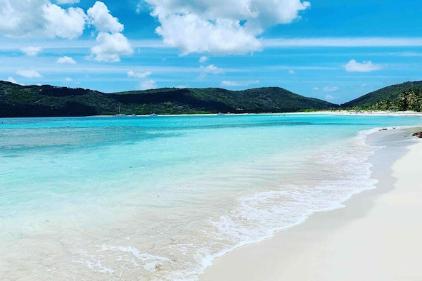 Espreguiçadeiras, toalhas de praia