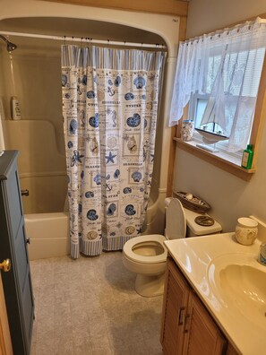 Towels, toilet paper - Tranquility at Big Bear (Kemptville)