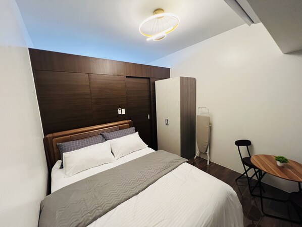 1 dormitorio, tabla de planchar con plancha, wifi gratis y ropa de cama