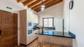 Frigorífic, microones, forn i placa de cuina 