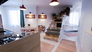 Elite Condo, 1 Bedroom, Kitchen, City View | Private kitchen | Full-size fridge, stovetop, highchair, cookware/dishes/utensils