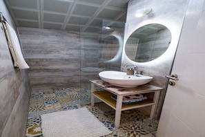 Design Condo, 3 Bedrooms, Terrace, City View | Bathroom | Shower, rainfall showerhead, hair dryer, bathrobes