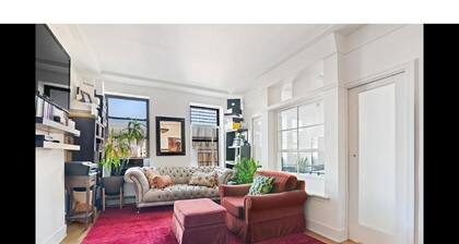 Renovated Cozy 1BR in Park Slope w/ private roof deck!