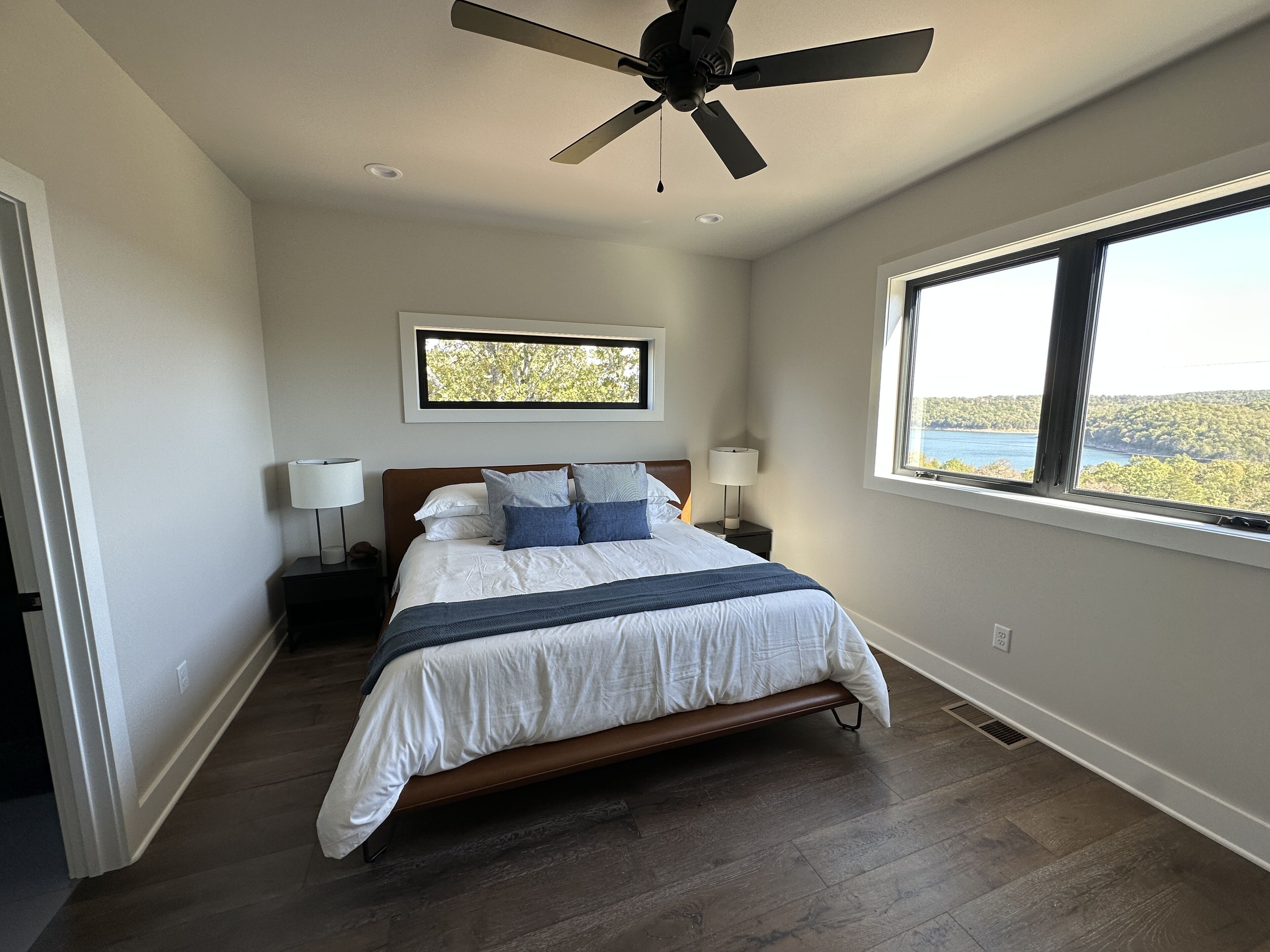 Blue Water - Modern Lake House