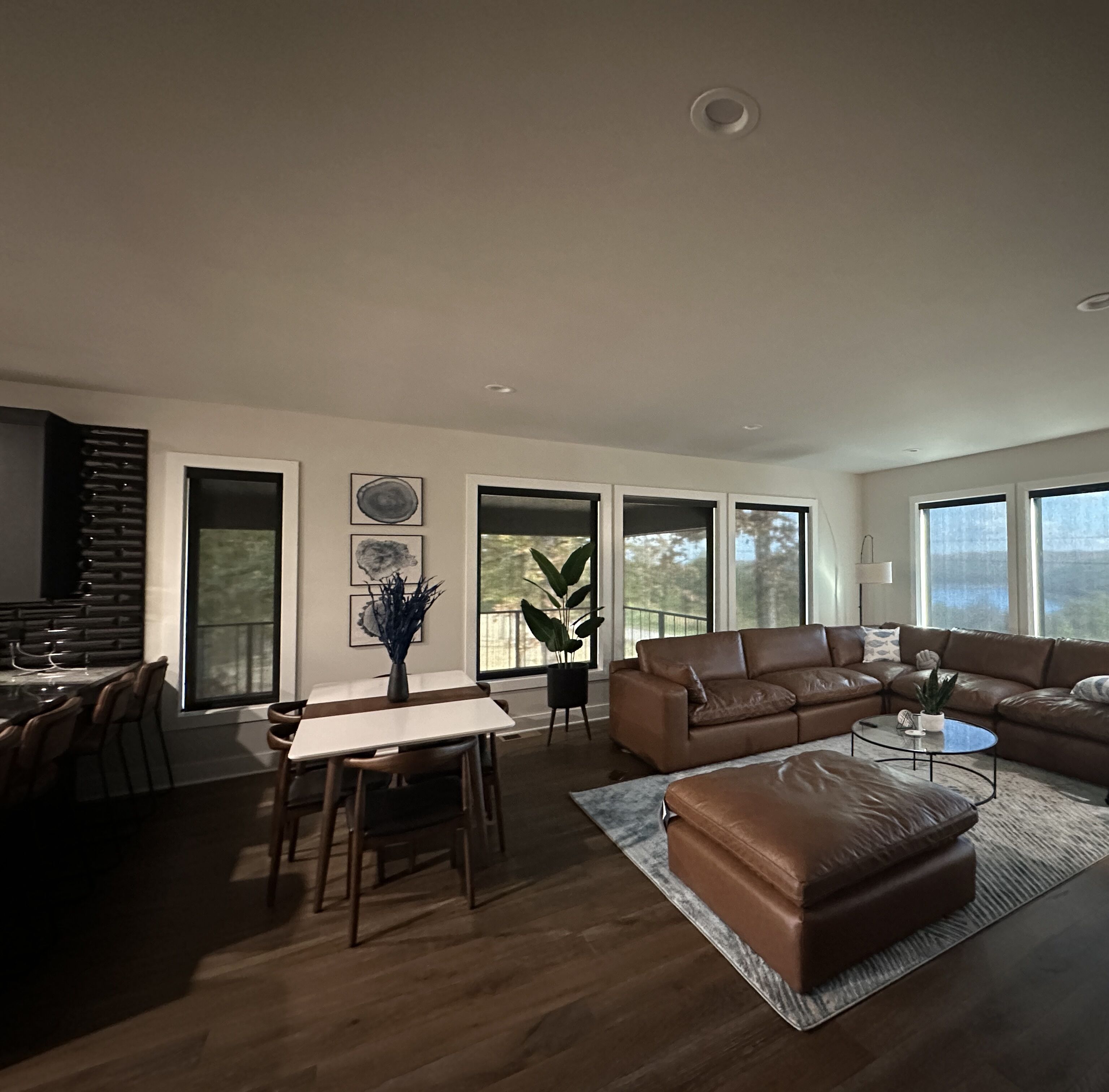 Blue Water - Modern Lake House