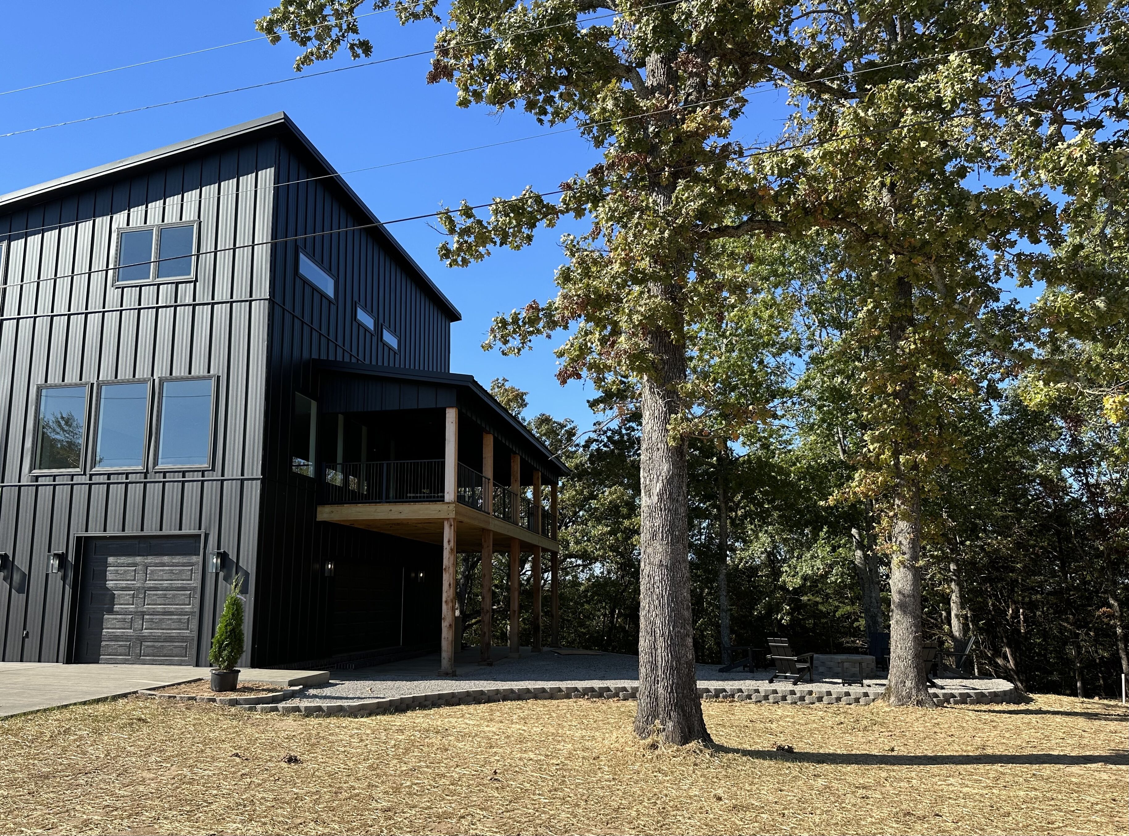 Blue Water - Modern Lake House