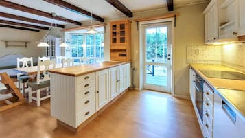 Frigorifero, lavastoviglie, macchina per tĂš/caffĂš