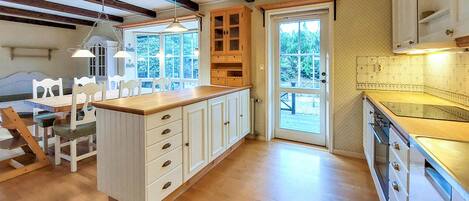 Fridge, dishwasher, coffee/tea maker