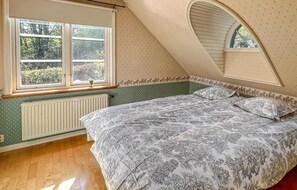 4 bedrooms, travel cot, free WiFi
