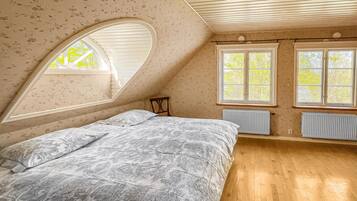 4 camere, culla da viaggio, Wi-Fi gratuito