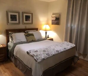 3 bedrooms, iron/ironing board, free WiFi, bed sheets - Pool and Hot Tub House West Linn, OR (West Linn)