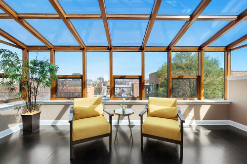 UP-SCALE Wicker Park 4BD/3.5BA HOME (+garage)