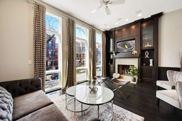 BEAUTIFUL 4-story home located in one of Chicago’s safest neighborhoods!