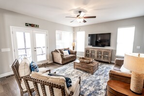 Smart TV, fireplace - Tennessee Cabin with Hot Tub and Boating Access. (Tullahoma)