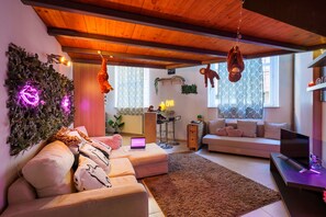 Flachbildfernseher, Netflix, Streaming-Dienste