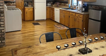 Family and Friends Retreat: Recharge and Reconnect in Gorgeous Log Cabin