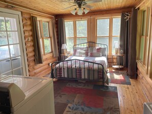 4 slaapkamers, een strijkplank/strijkijzer, gratis wifi, beddengoed