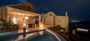 A heated pool - Red Cliff Santorini Villa - Volcano View & Jacuzzi (Thera)