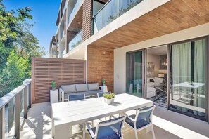 Outdoor dining - Fort Lauderdale Luxury Condo (Fort Lauderdale)