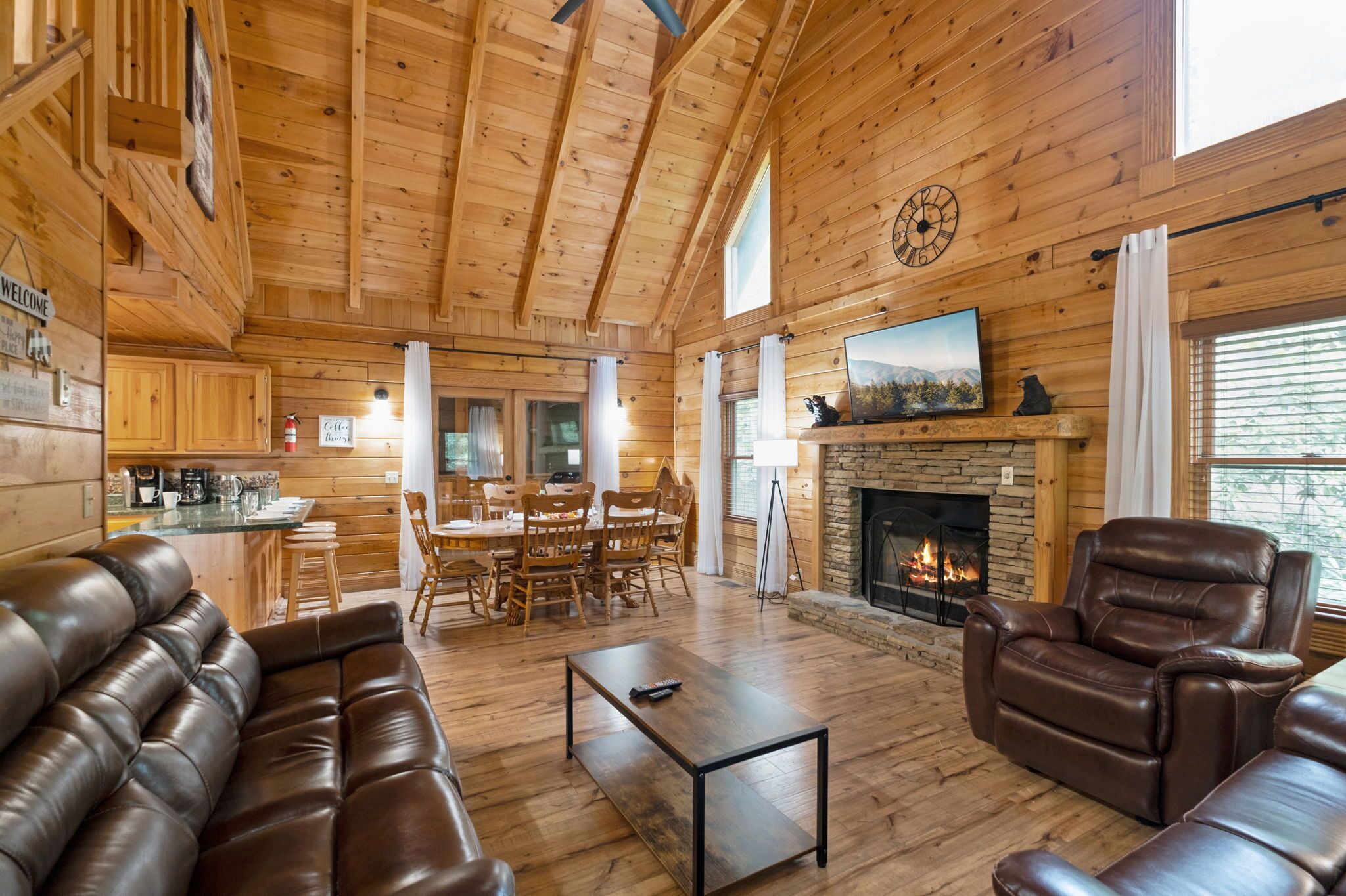 A+Location, Hot Tub, Theater, Arcade, 4Baths, Grill