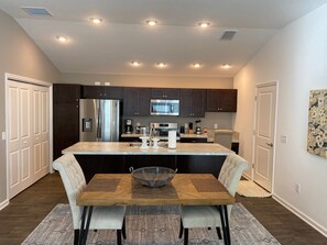 Villa, Multiple Beds, Lanai, Garden View | Private kitchen | Fridge, microwave, oven, stovetop - 356 Hood Pl (Wildwood)