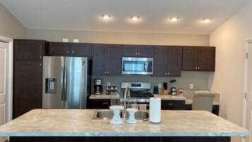 Villa, Multiple Beds, Lanai, Garden View | Private kitchen | Fridge, microwave, oven, stovetop