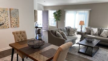 Villa, Multiple Beds, Lanai, Garden View | Dining