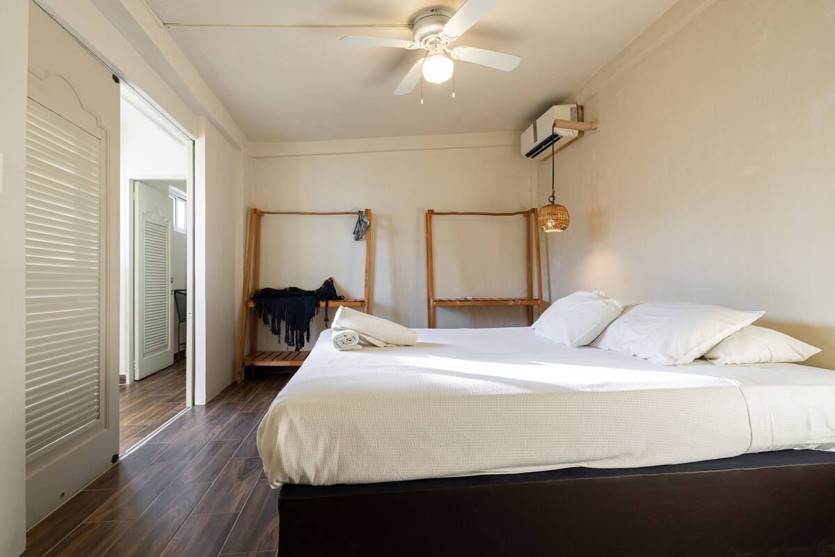 Apartamento premium | Wi-Fi de cortesia, roupa de cama