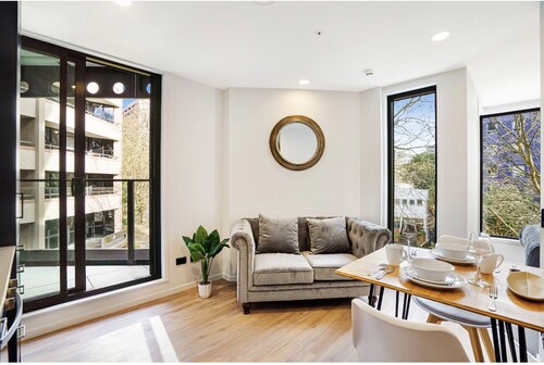 Modern 1-Bedroom Studio in the City Centre