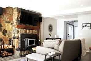 Smart TV, fireplace