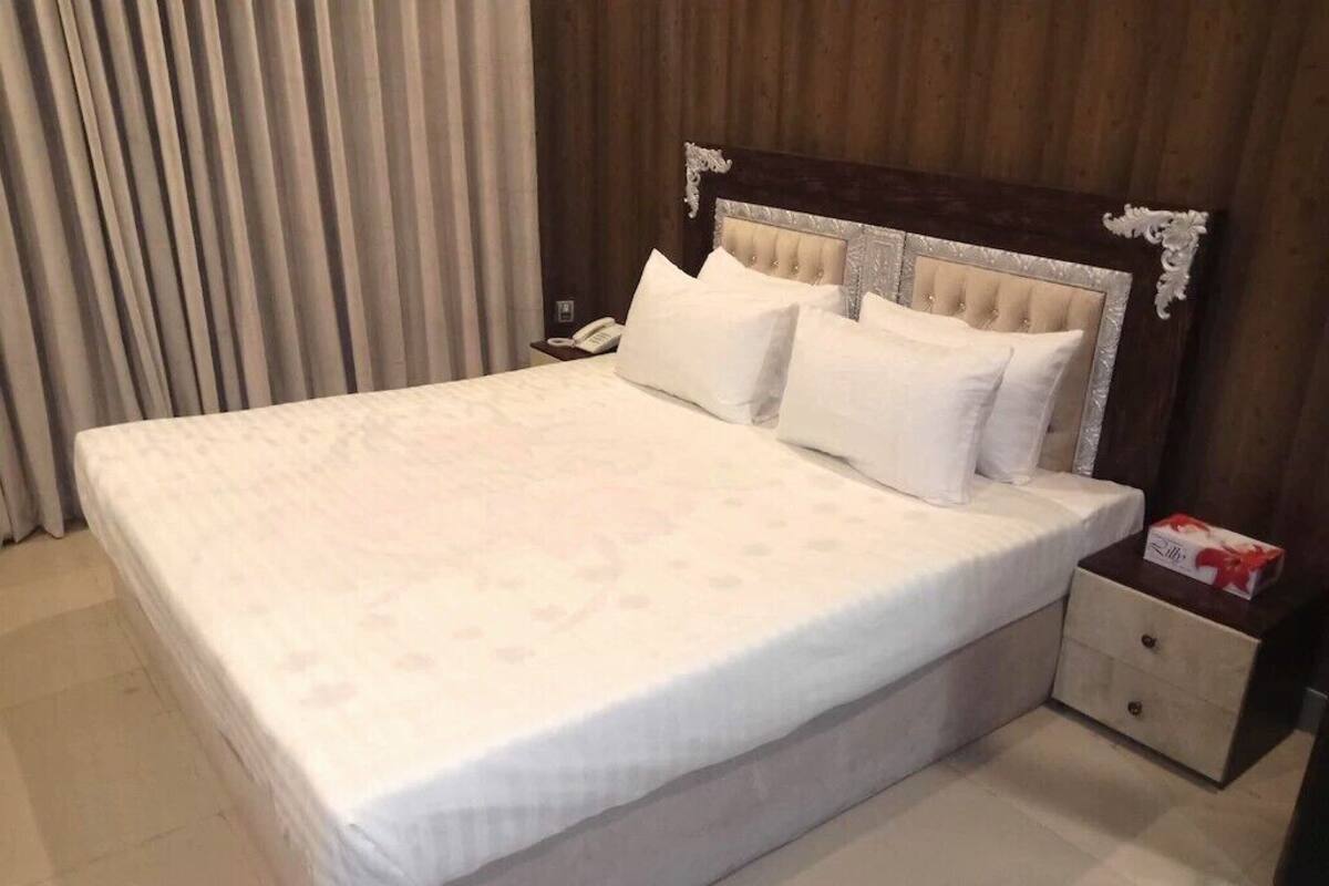 Blackout curtains, free WiFi