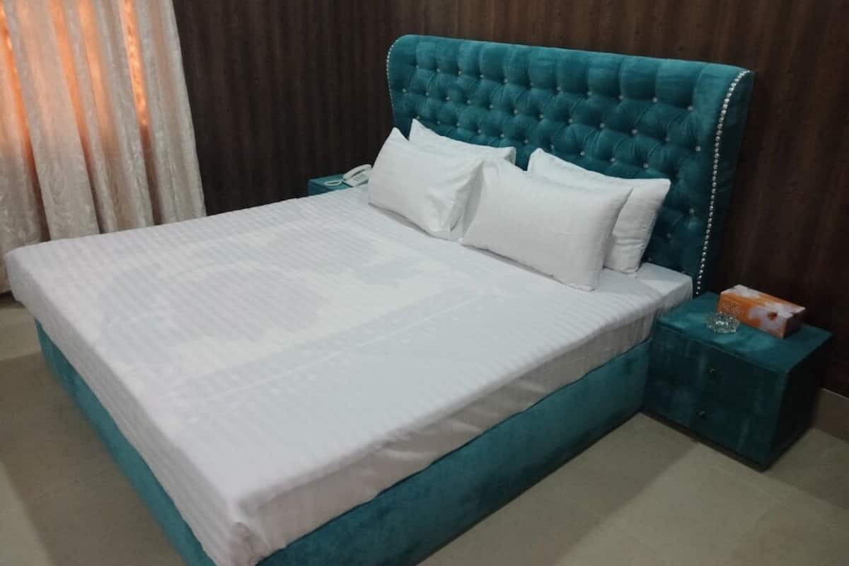 comfort double room single use | 1 bedroom, blackout curtains, free wifi
