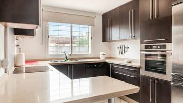 Fridge, stovetop, dishwasher, coffee/tea maker