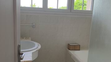 Douche, sĂšche-cheveux