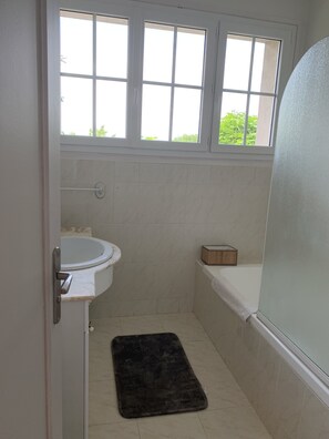 Douche, sèche-cheveux