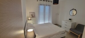 2 bedrooms, iron/ironing board, WiFi, bed sheets - Penthouse on the Adriatic Sea (Martinsicuro)