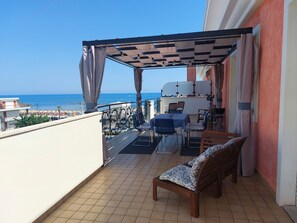 Outdoor dining - Penthouse on the Adriatic Sea (Martinsicuro)