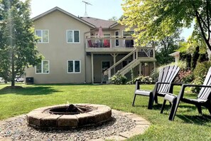 Property grounds - Colchester Harbour - Lake Erie (Essex)