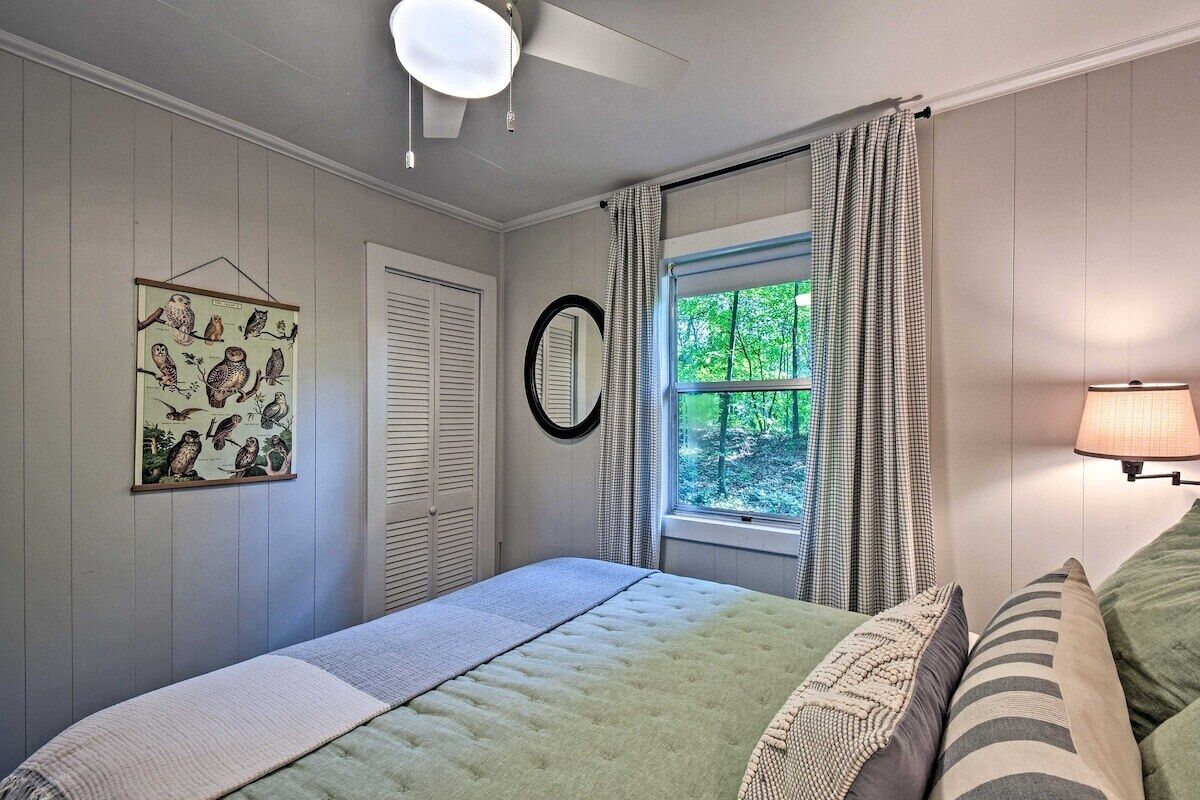 Cozy Wooded Cottage with Private Dock