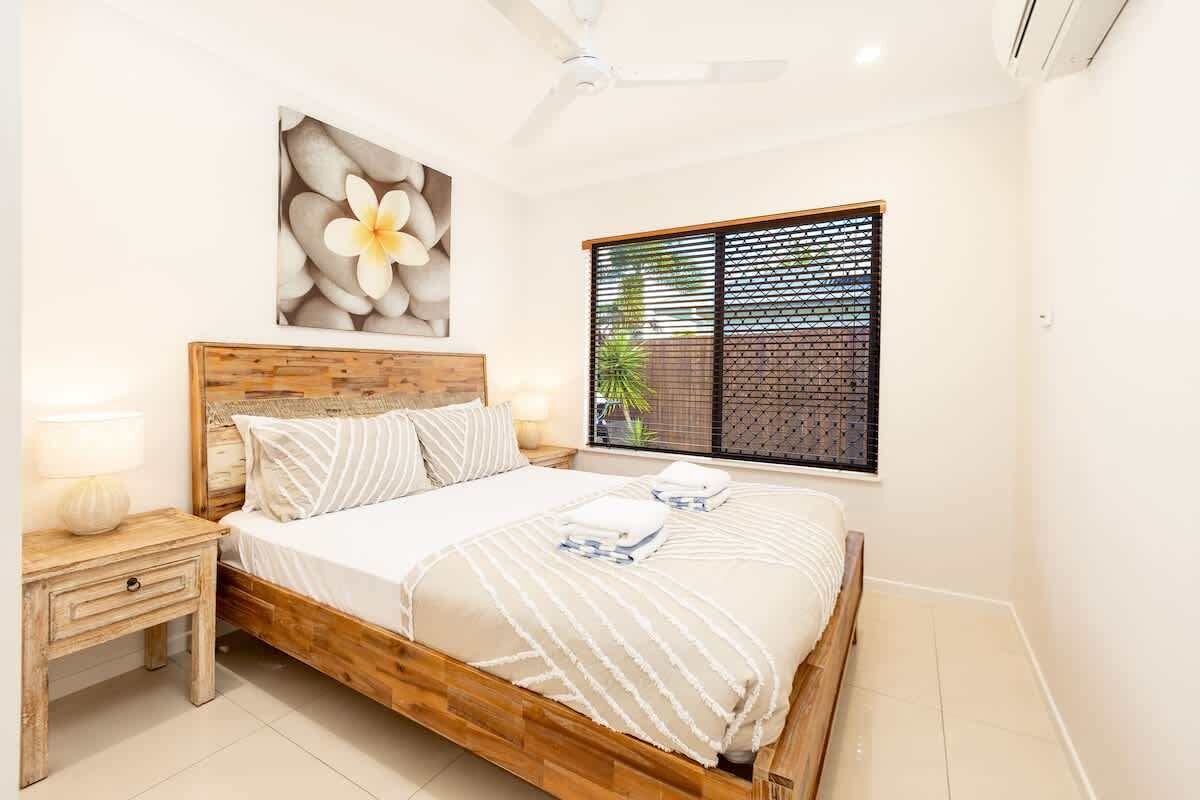 4 bedrooms, iron/ironing board, free WiFi, bed sheets