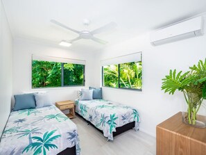 2 bedrooms, internet, bed sheets