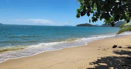 Serene 2BR Beachfront Getaway on the Esplanade