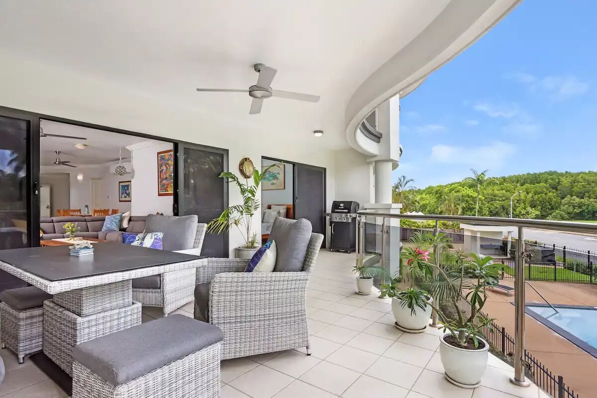 Spacious 2 Bedroom On The Cairns Esplanade Waterfront