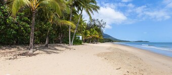 Kewarra Beach King Bed 4BR House; Pool, BBQ, Dog Friendly