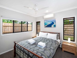4 bedrooms, iron/ironing board, WiFi, bed sheets