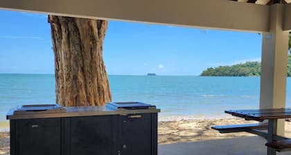 Kewarra Beach King Bed 4BR House; Pool, BBQ, Dog Friendly