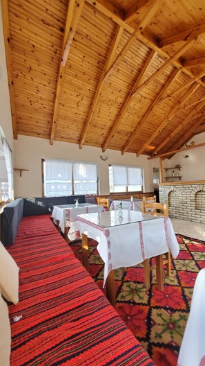 Restaurant - Clockwise Gjirokaster (Gjirokastër)