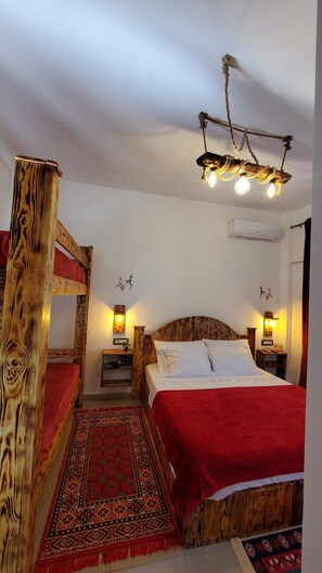 Memory foam beds, desk, soundproofing, free WiFi